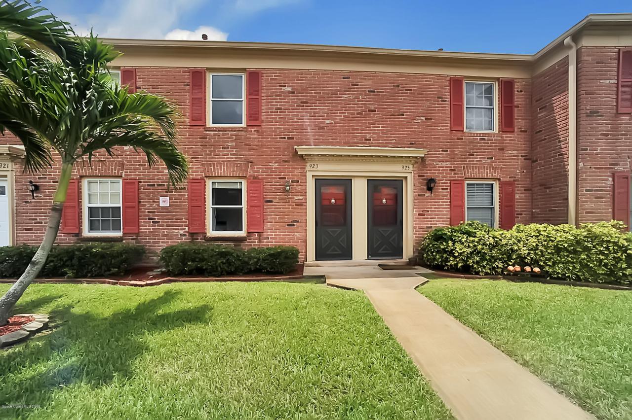 923 Colonial Court - Photo 1
