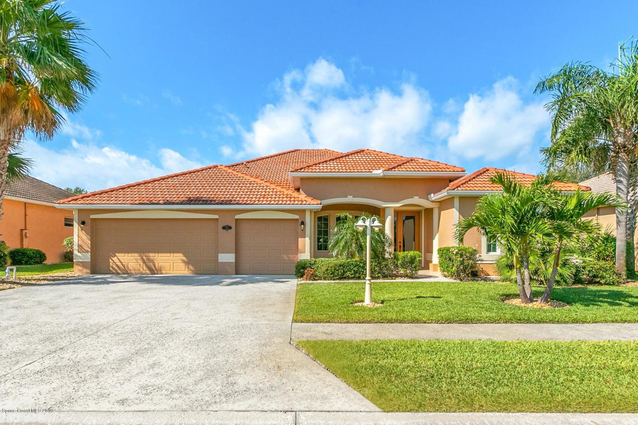 521 Oceanside Boulevard - Photo 1