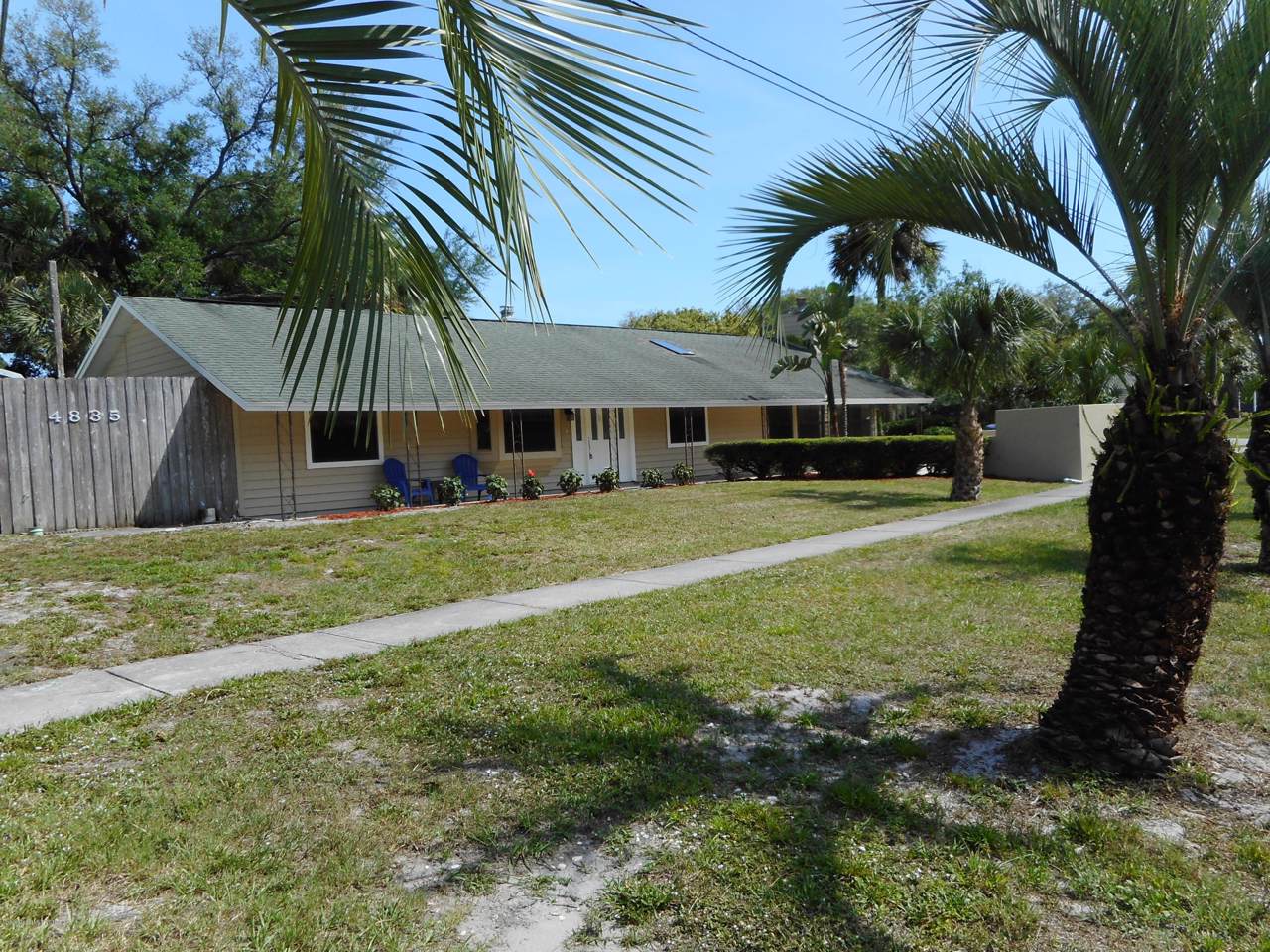4835 Curtis Boulevard - Photo 1