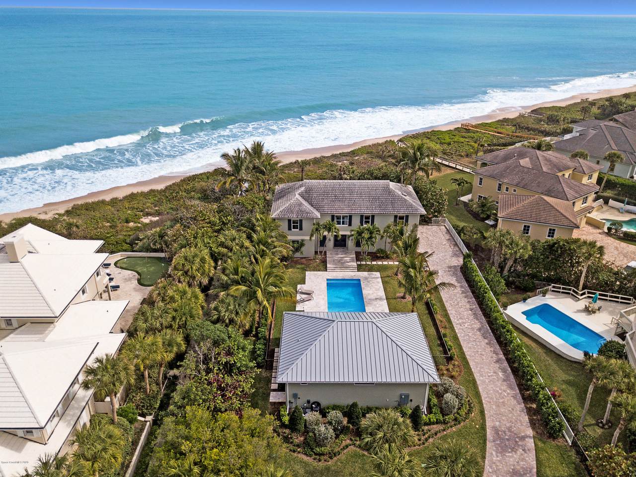 1580 Shorelands Drive - Photo 1