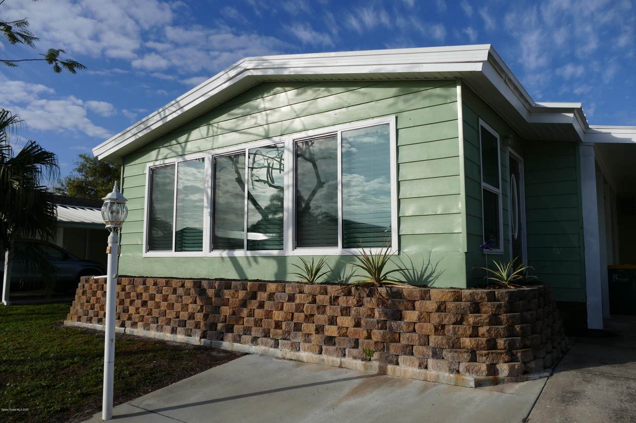 711 Hyacinth Circle - Photo 1