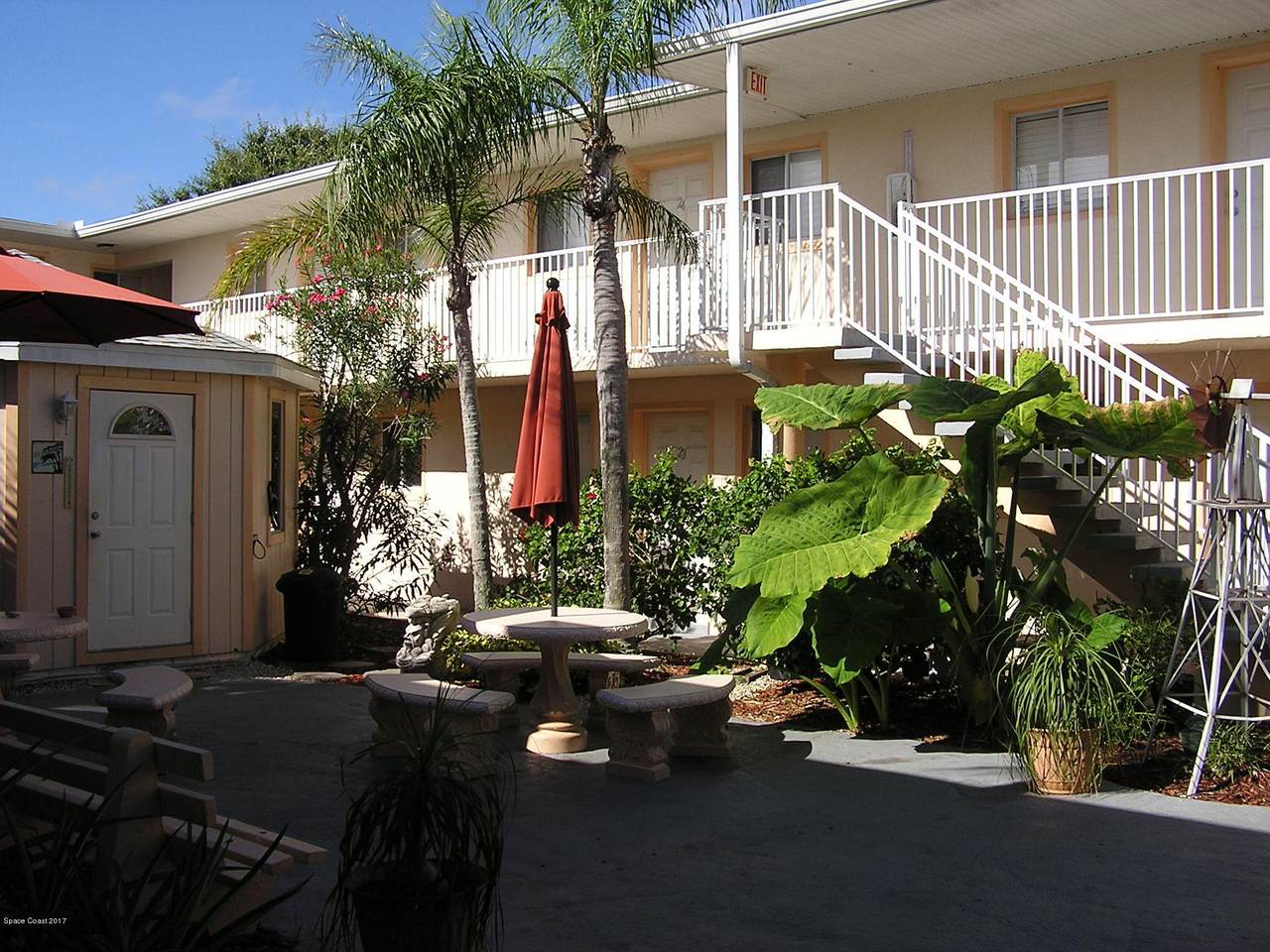 211 Circle Drive - Photo 1