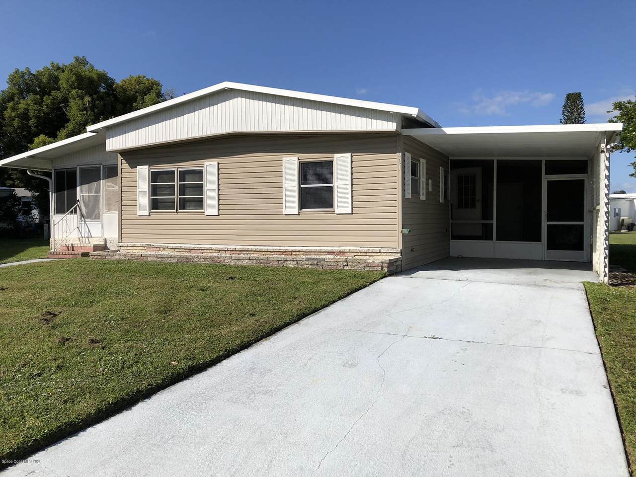 1061 Vista Court - Photo 1