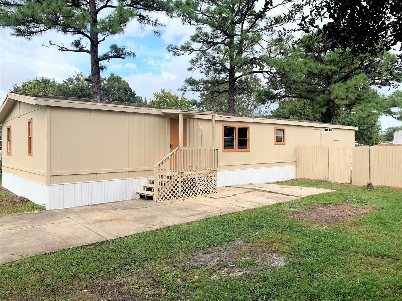 4815 Sharpes Lake Avenue - Photo 1