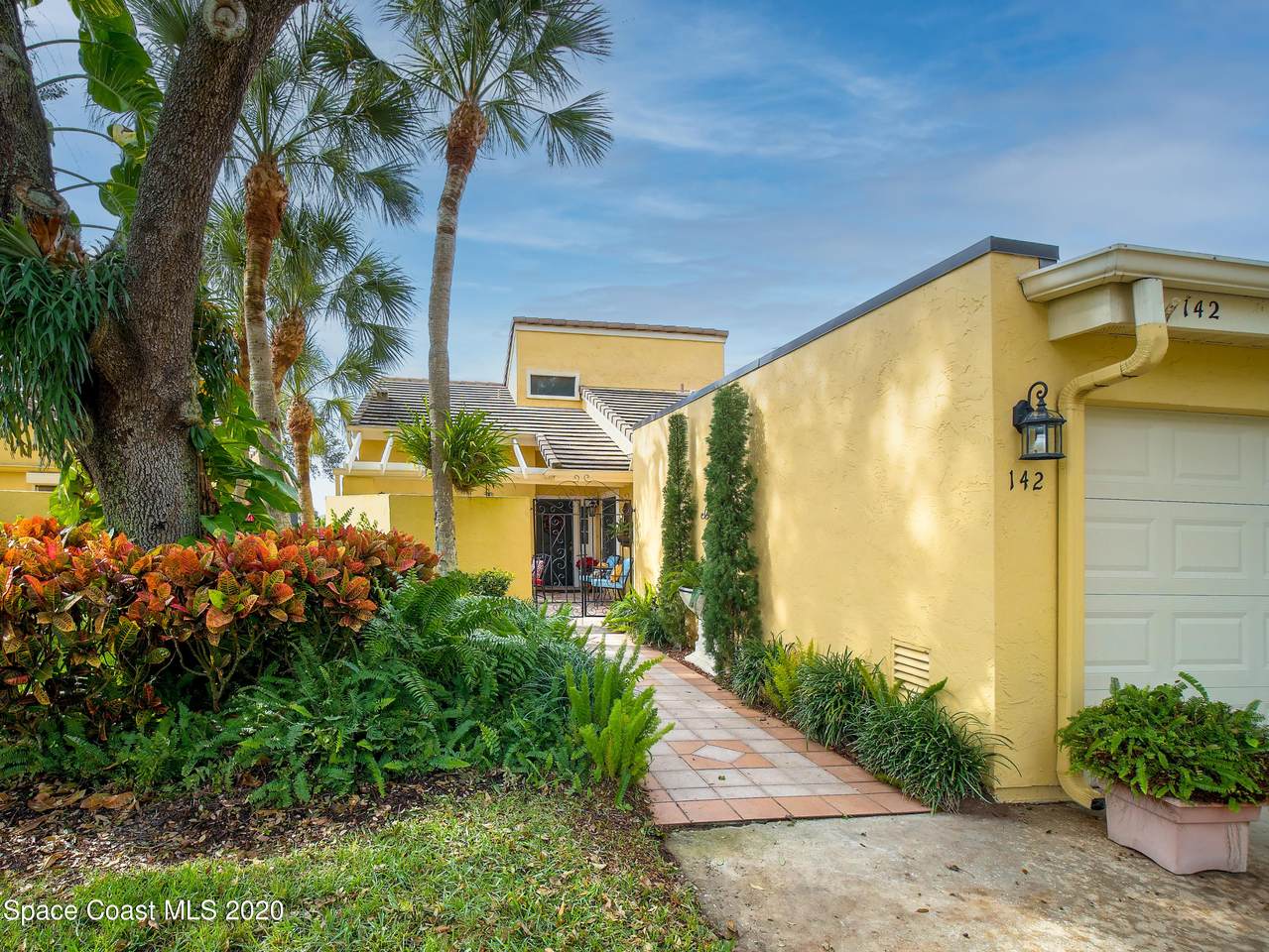 142 Regents Court - Photo 1