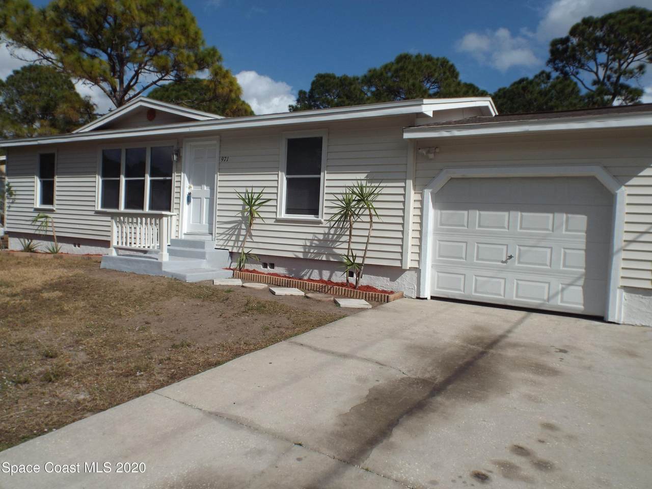 971 La Belle Avenue - Photo 1