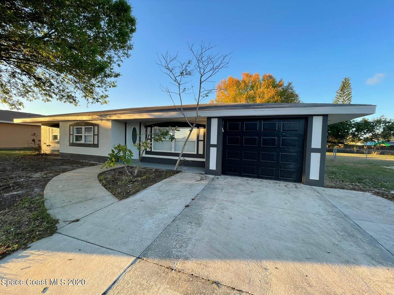 2125 Acacia Street - Photo 1