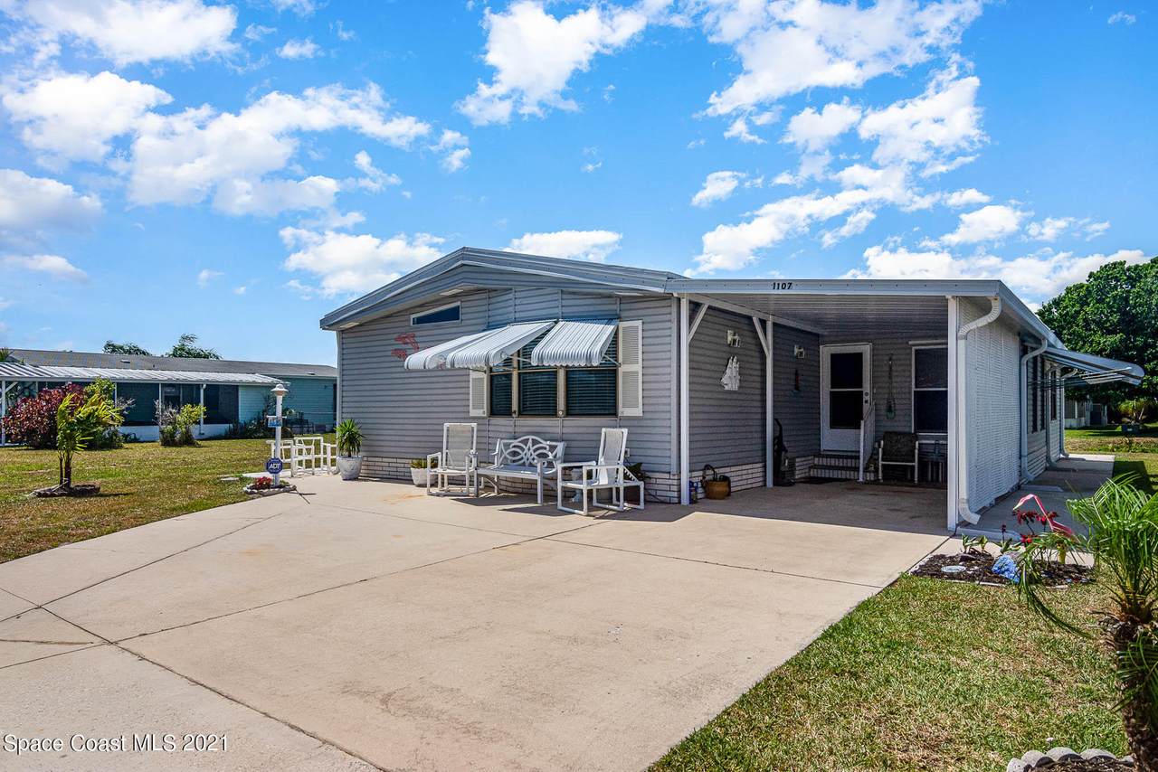 1107 Barefoot Circle - Photo 1