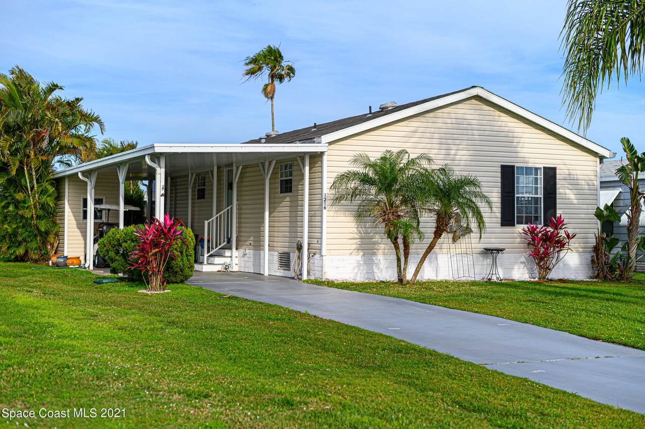 1216 Barefoot Circle - Photo 1