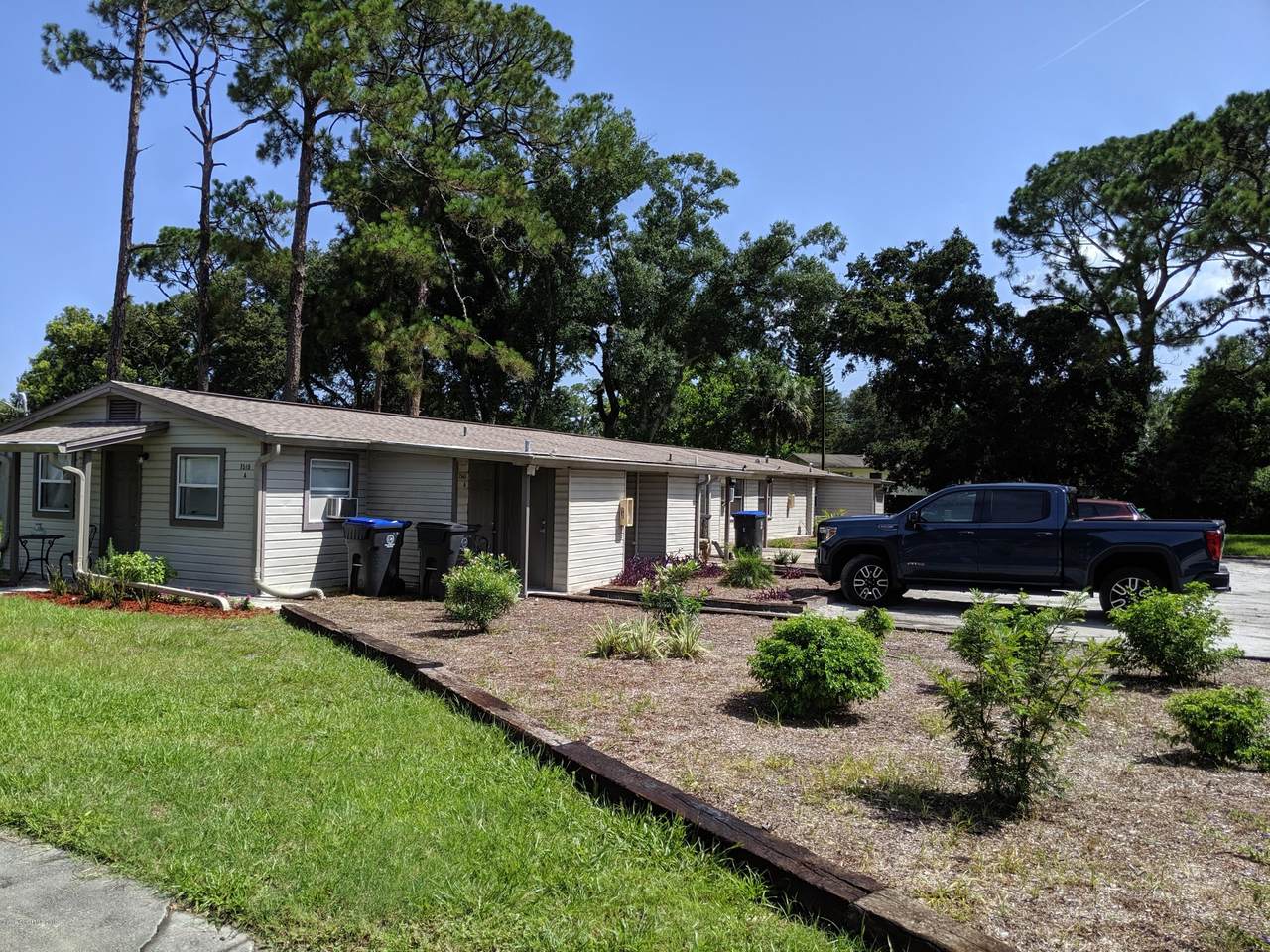 1565 Violet Avenue - Photo 1