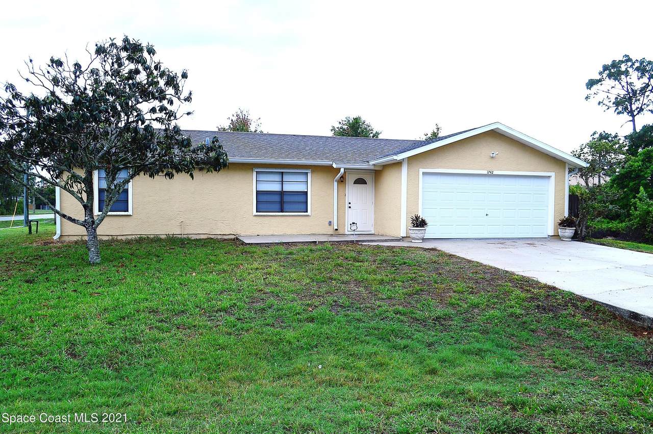 1742 Windsor Avenue - Photo 1