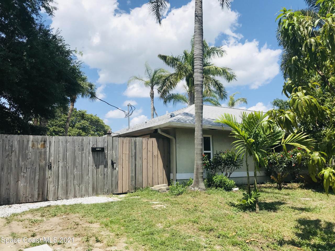 112 Dudley Drive - Photo 1