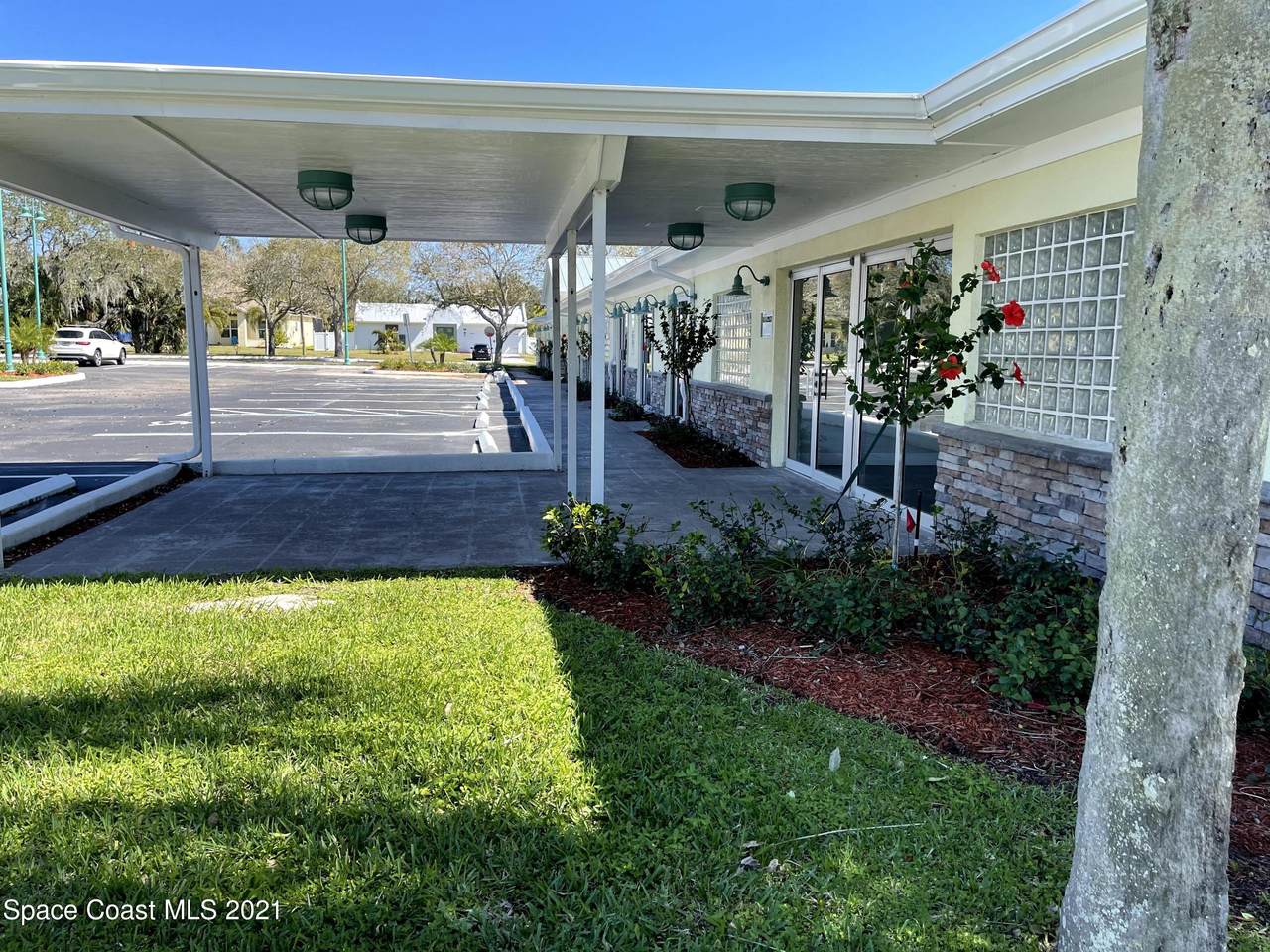 20 Melbourne Avenue - Photo 1