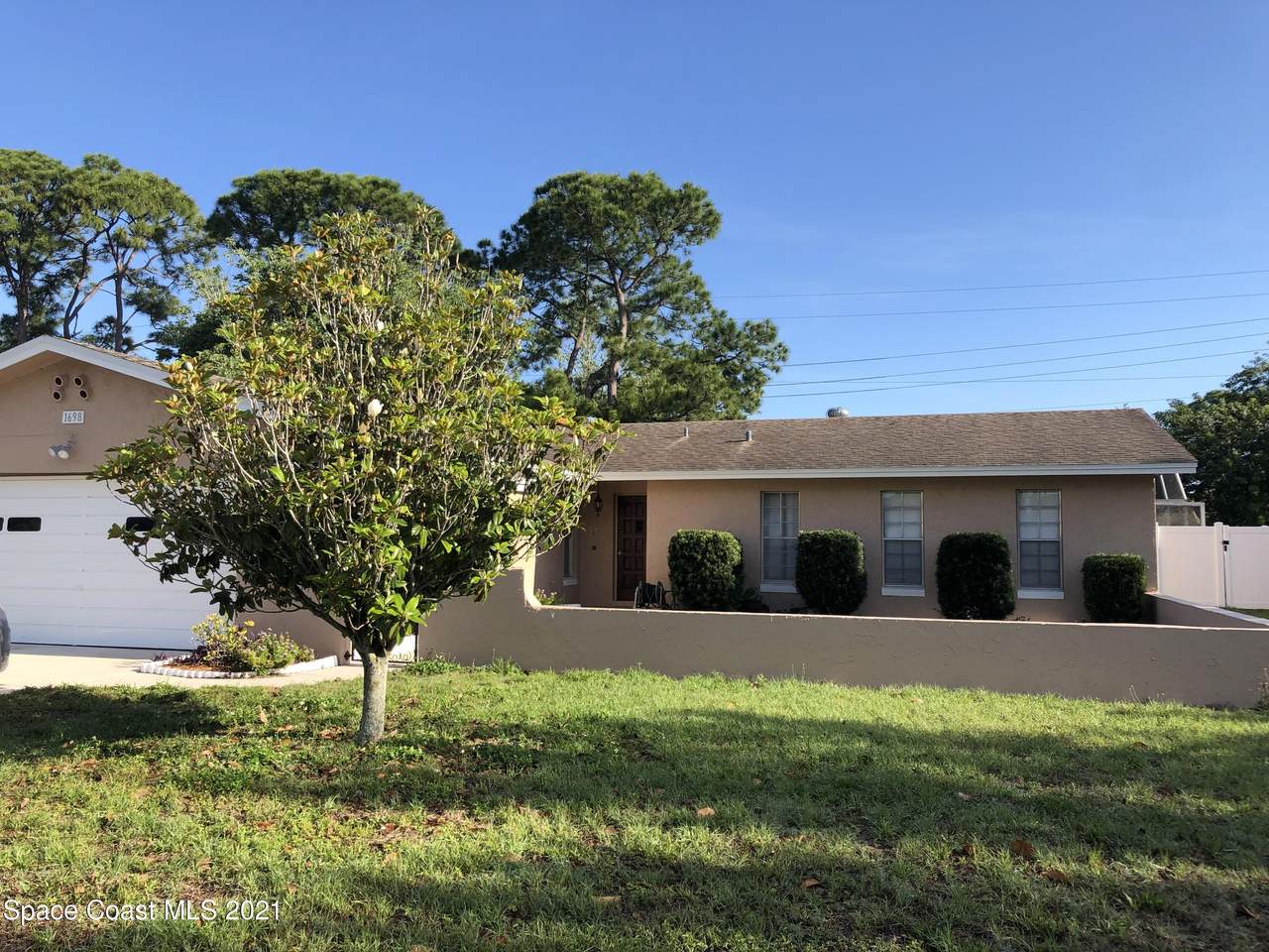 1698 Fenway Circle - Photo 1