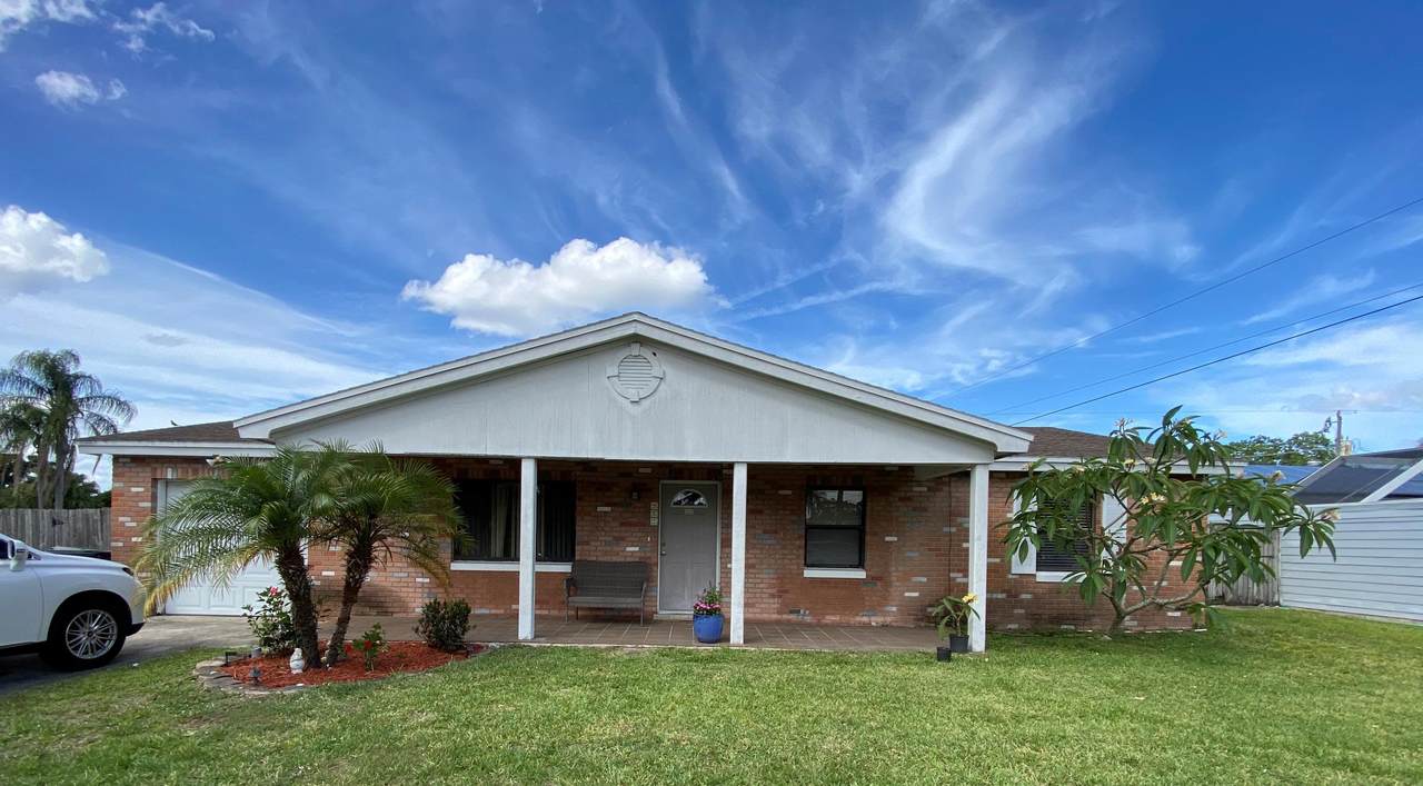 952 Brewster Lane - Photo 1