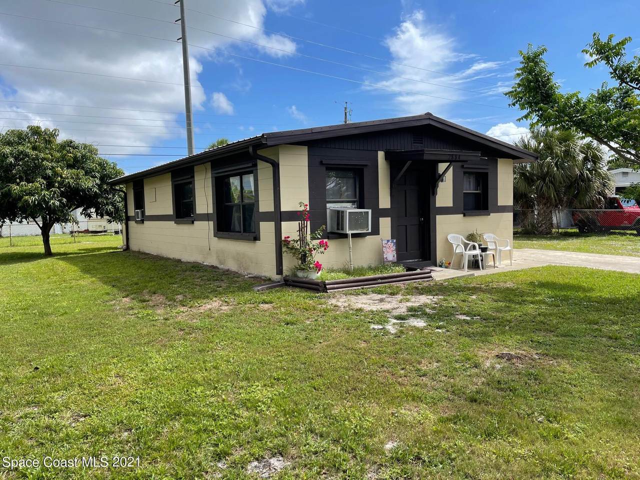 2884 Tropic Road - Photo 1