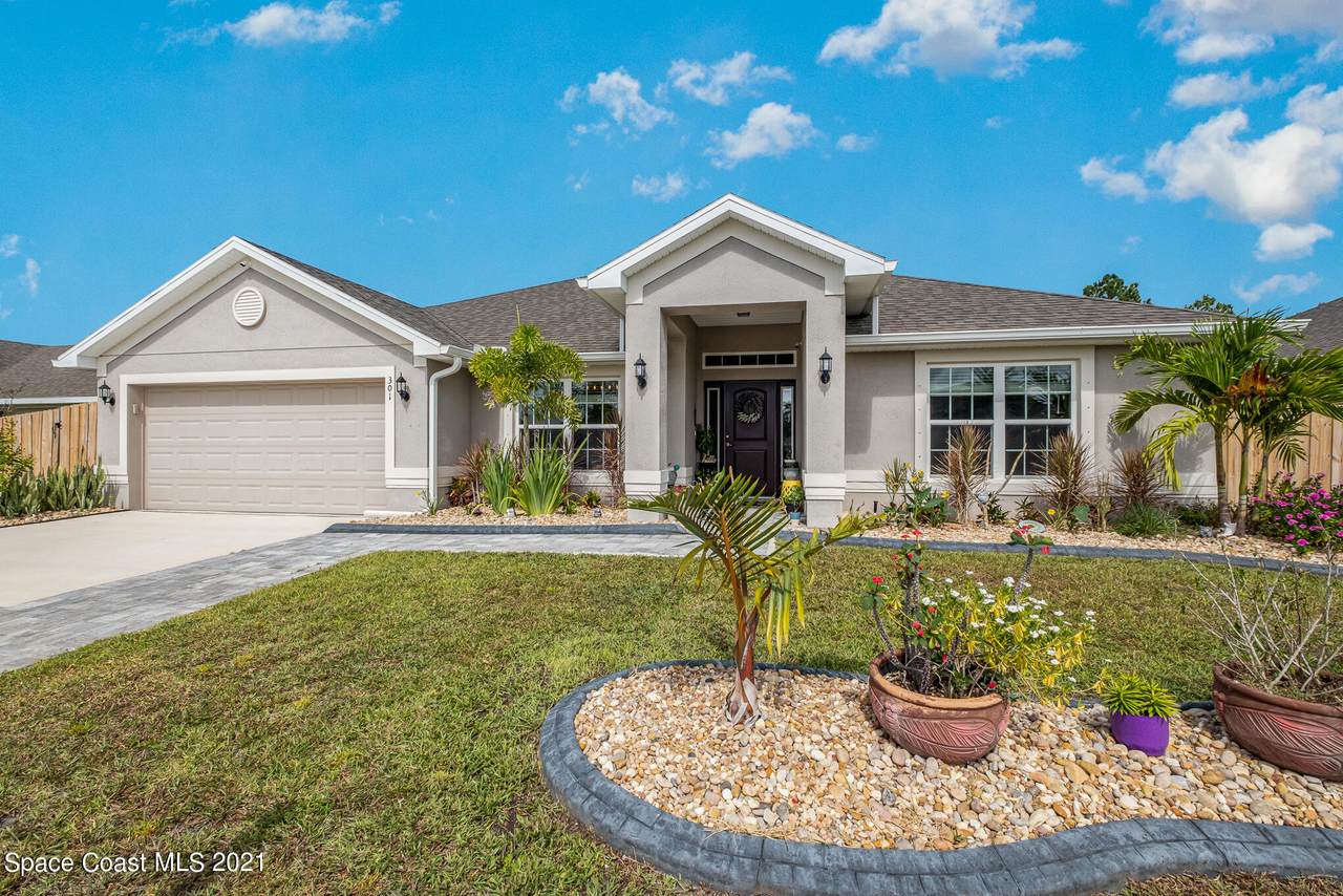 301 Paquita Circle - Photo 1