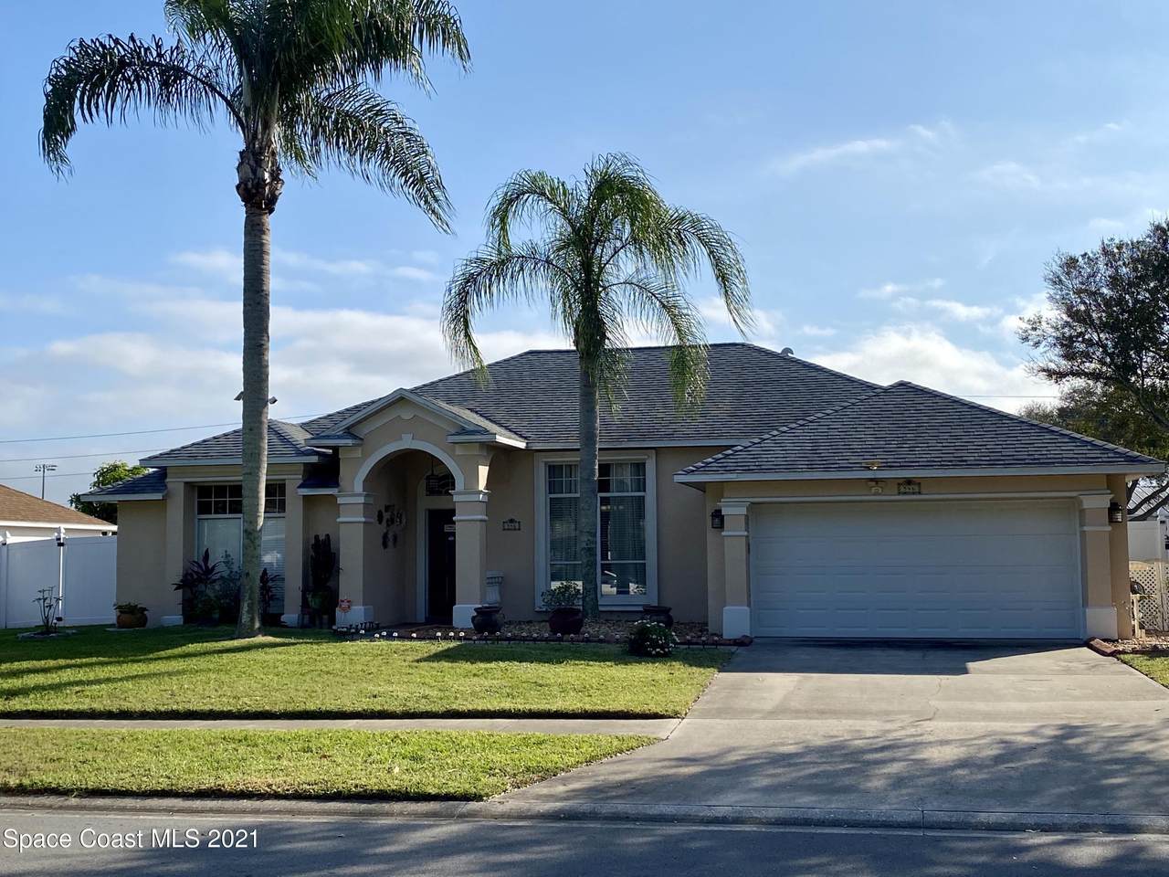 546 Lake Victoria Circle - Photo 1