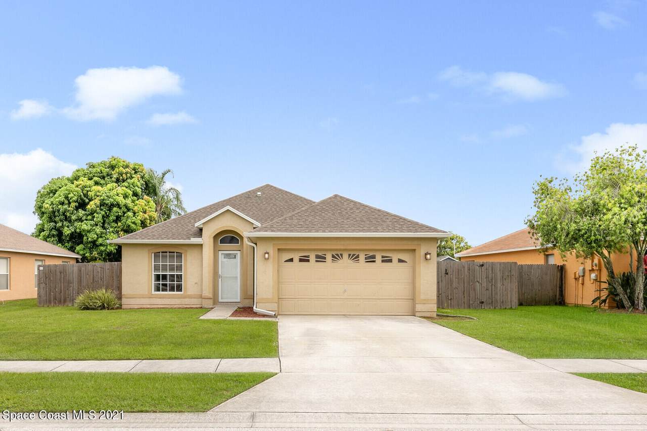 1011 Sabal Grove Drive - Photo 1