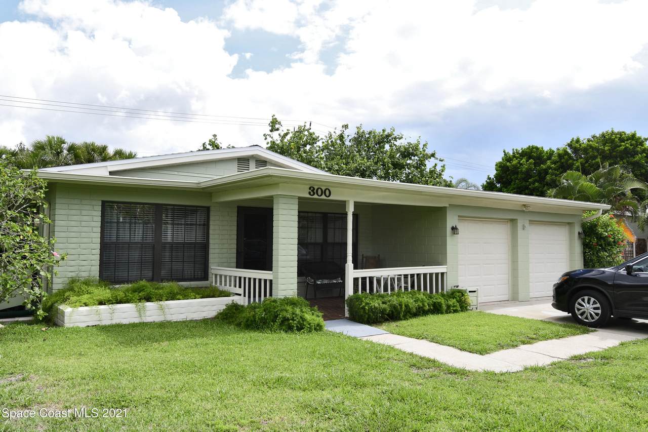300 Exeter Street - Photo 1