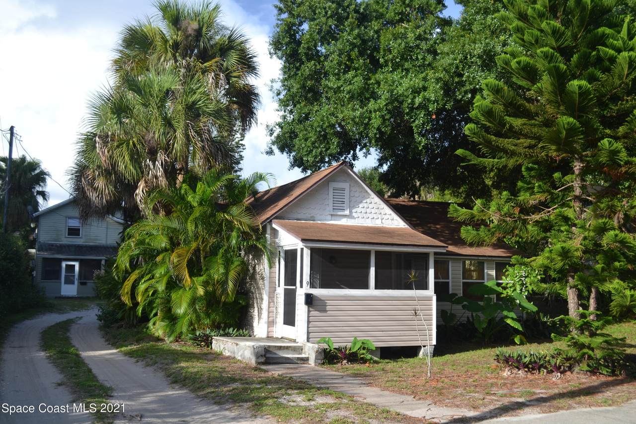 11 Barton Avenue - Photo 1