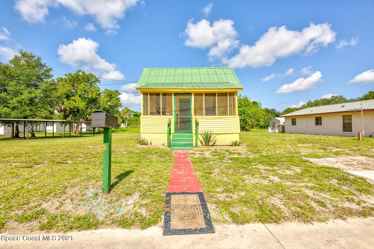 830 Deleon Avenue - Photo 1