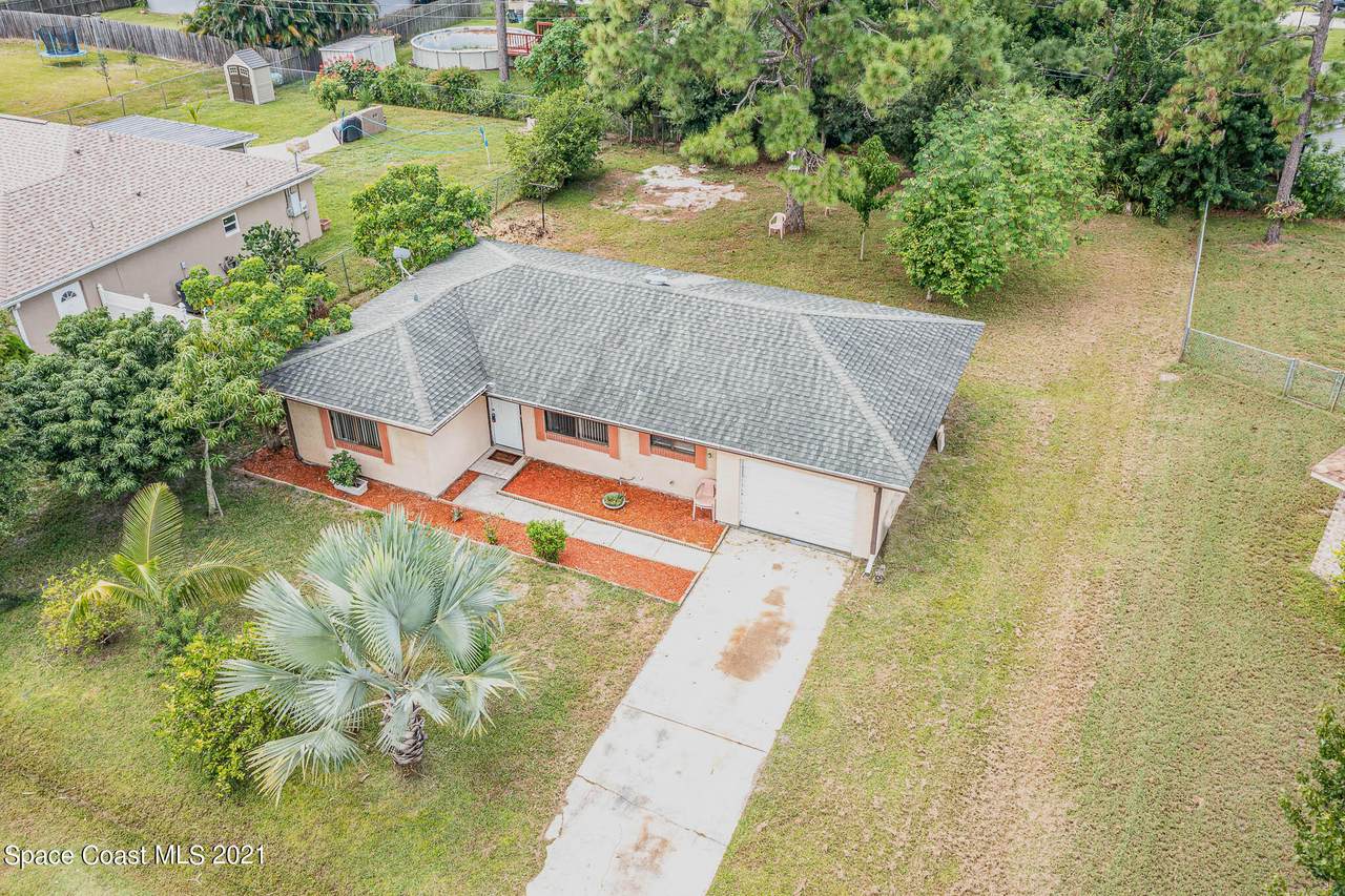960 Carrot Avenue - Photo 1
