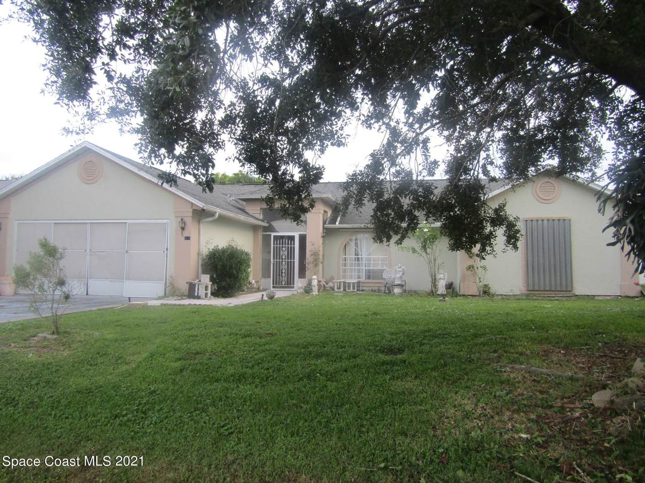 936 Walden Boulevard - Photo 1