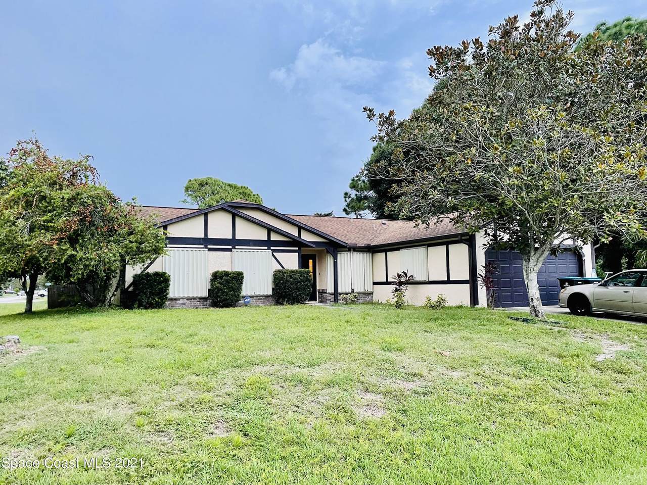 1402 Jasper Avenue - Photo 1