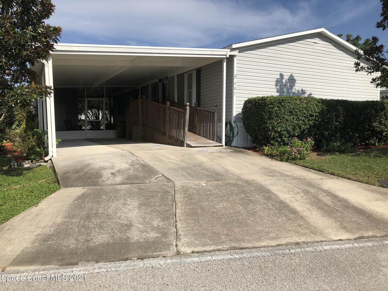 407 Holiday Park Boulevard - Photo 1