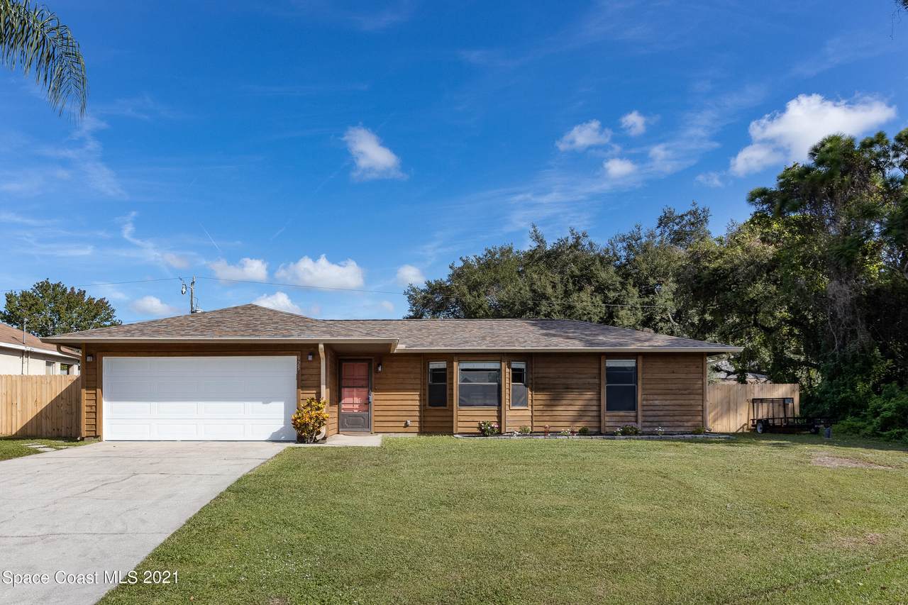 925 Canton Street - Photo 1