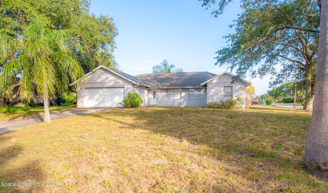 2100 Clay Circle - Photo 1