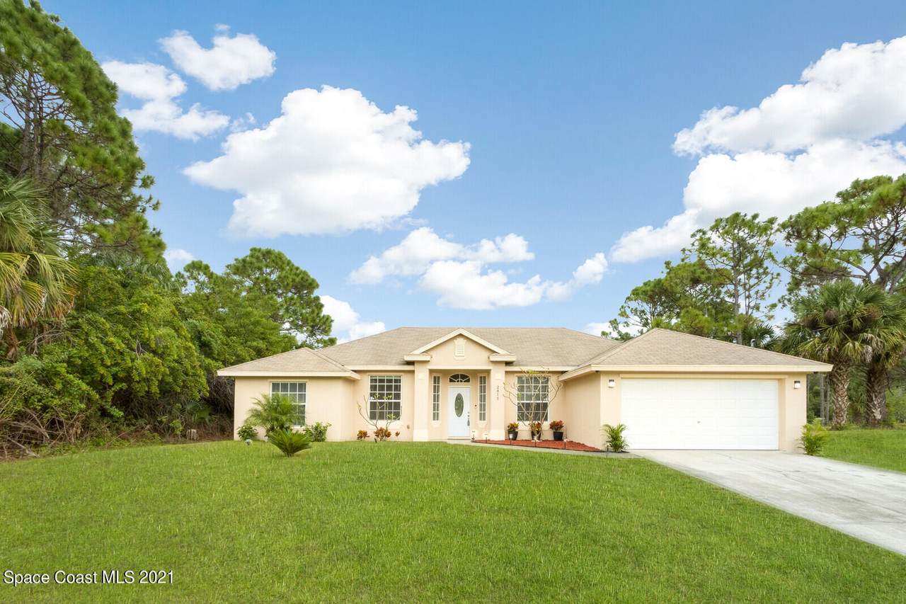 2815 Foxglove Avenue - Photo 1