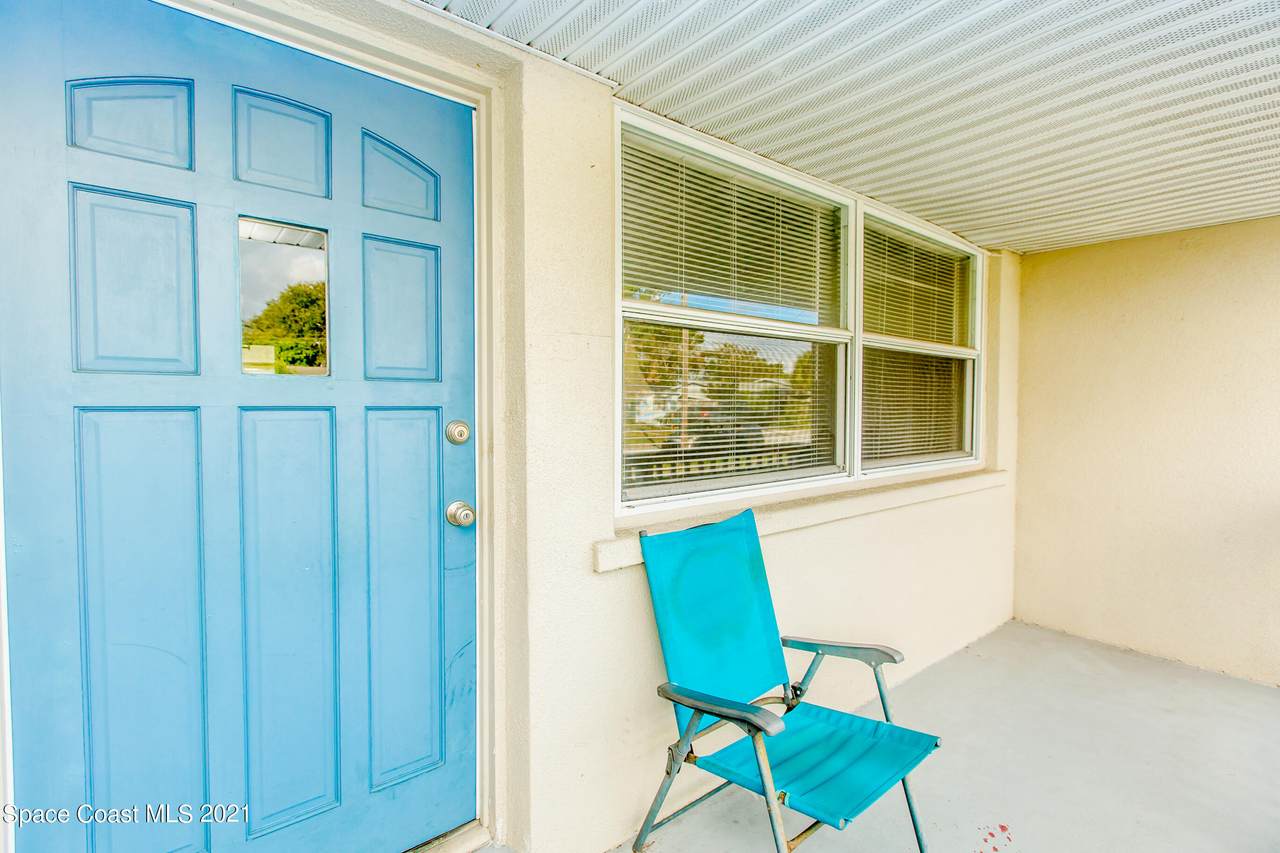 594 Oxford Avenue - Photo 1