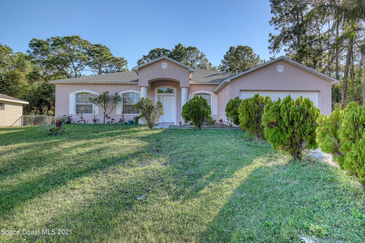 884 Hainey Street - Photo 1