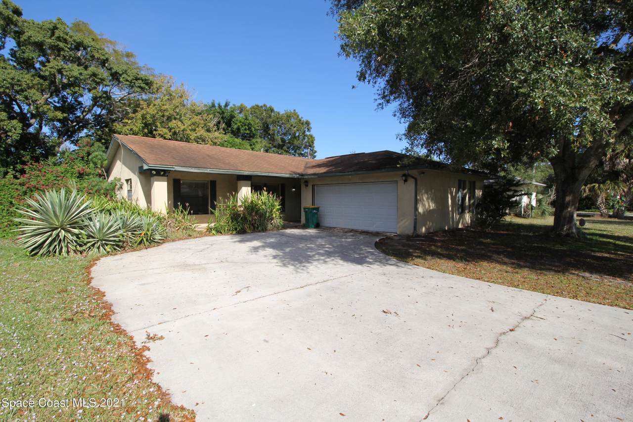 318 Claire Court - Photo 1