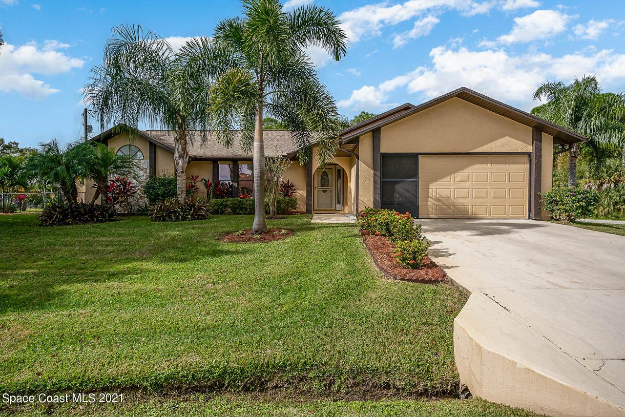 100 Seahorse Circle - Photo 1