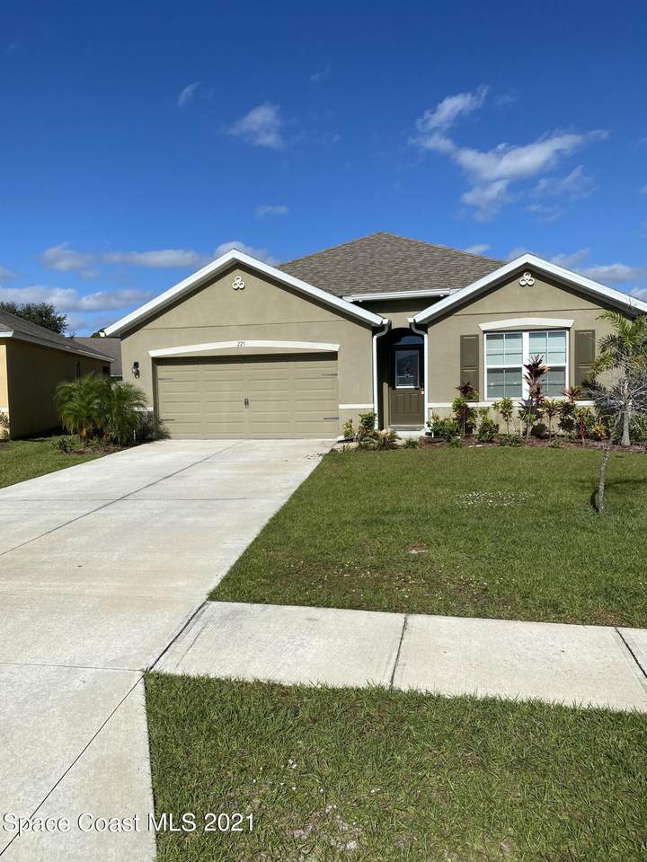 225 Moray Drive - Photo 1