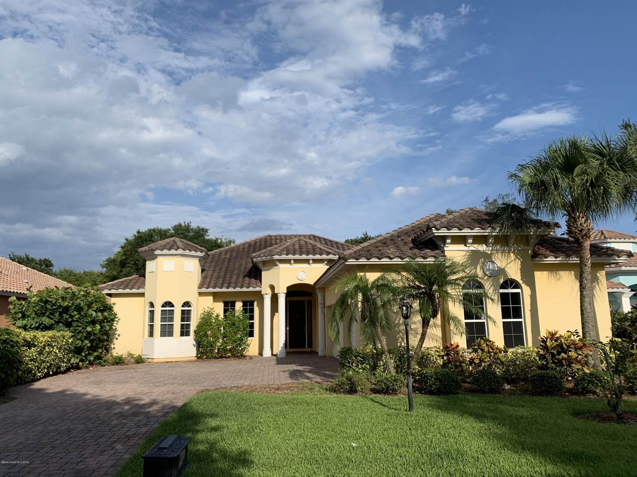 808 Aquarina Boulevard - Photo 1