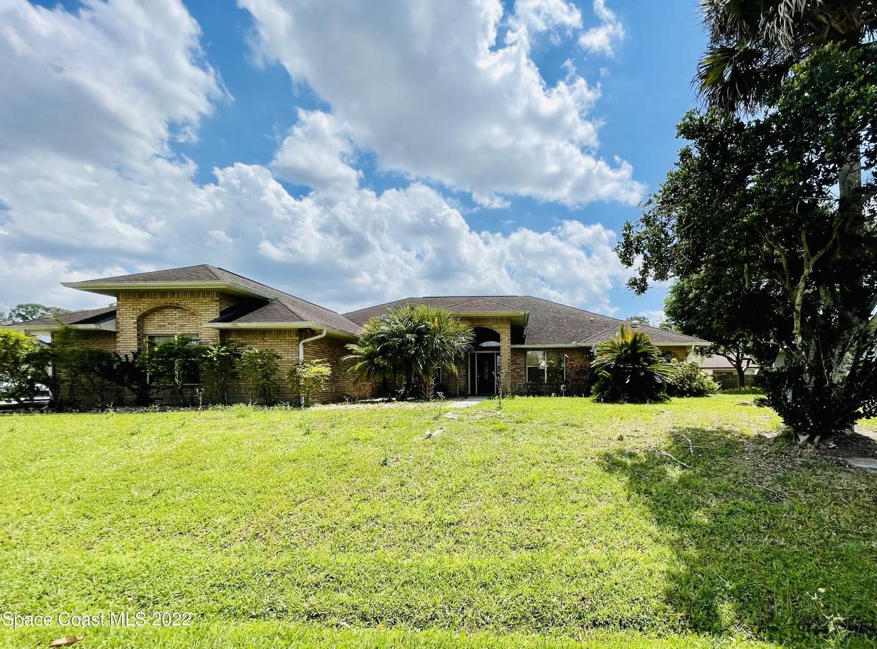 952 Walden Boulevard - Photo 1
