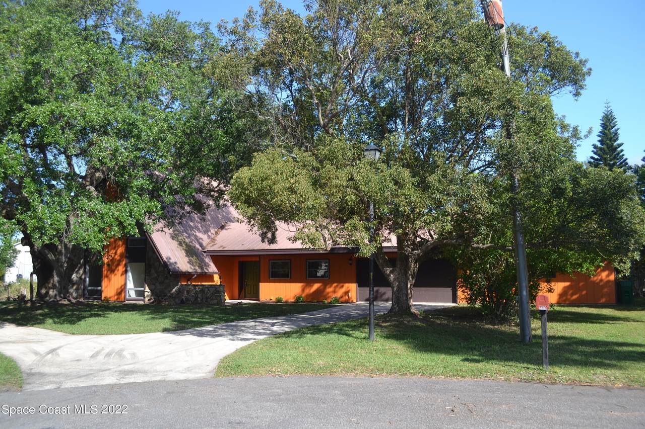 555 Amber Lane - Photo 1
