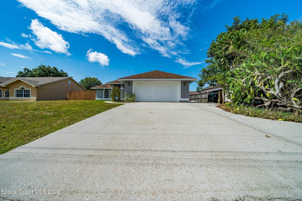 1773 Fairlight Street - Photo 1