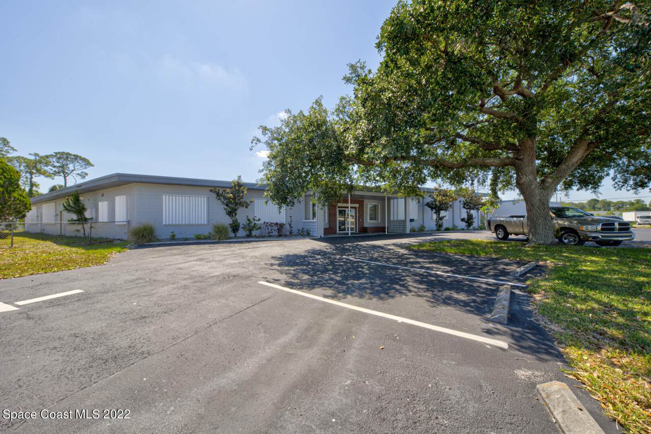 1700 Cedar Street - Photo 1