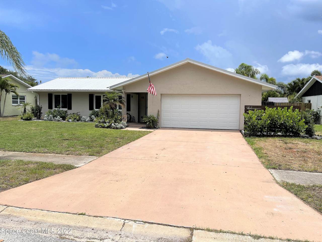 155 Sea Breeze Circle - Photo 1