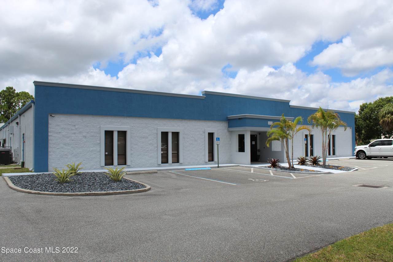 202 West Drive - Photo 1