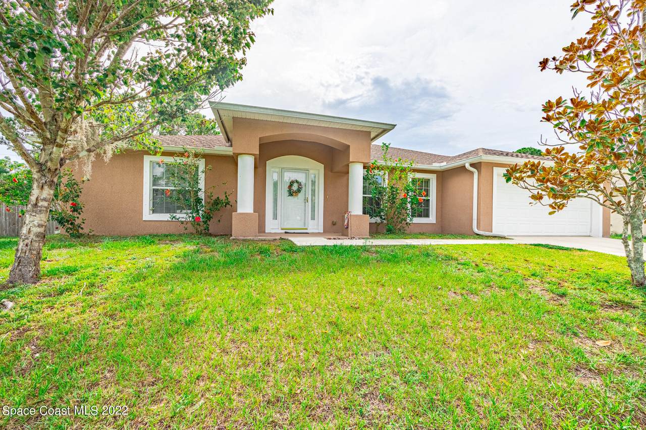 118 Carmelite Avenue - Photo 1
