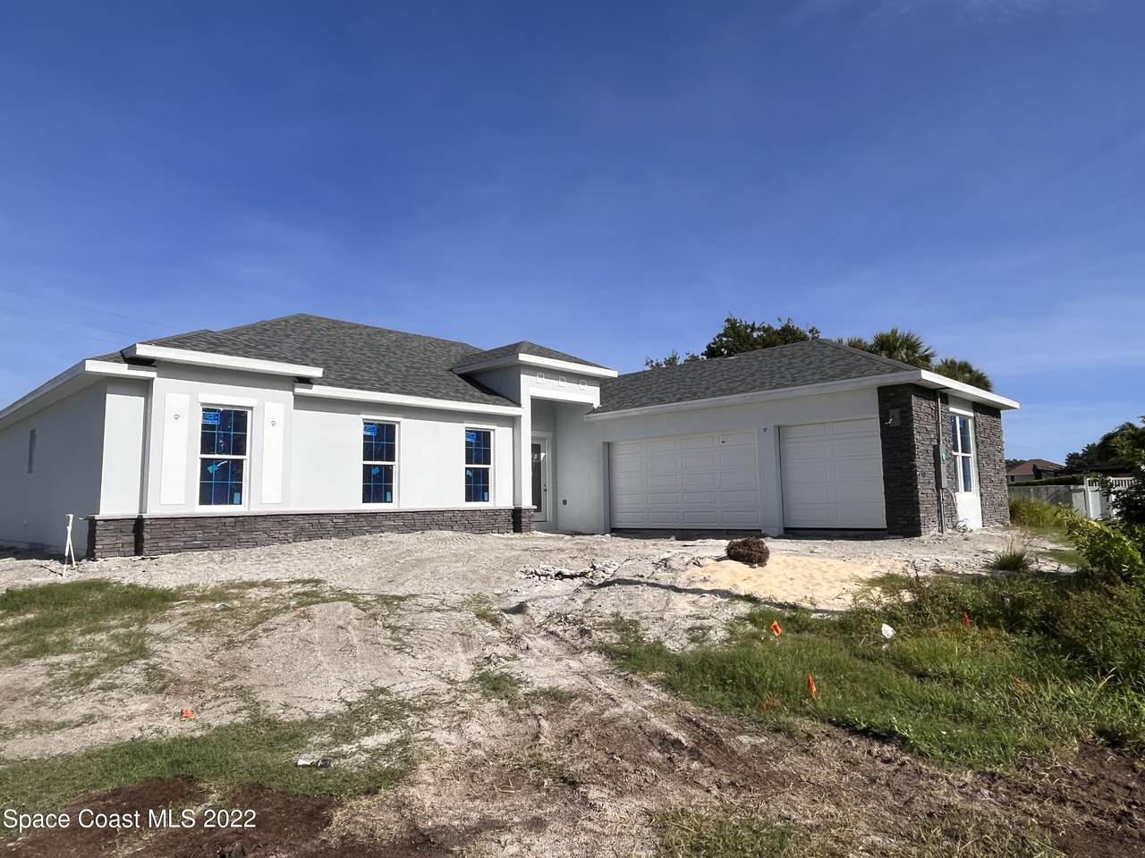 660 Travis Court - Photo 1