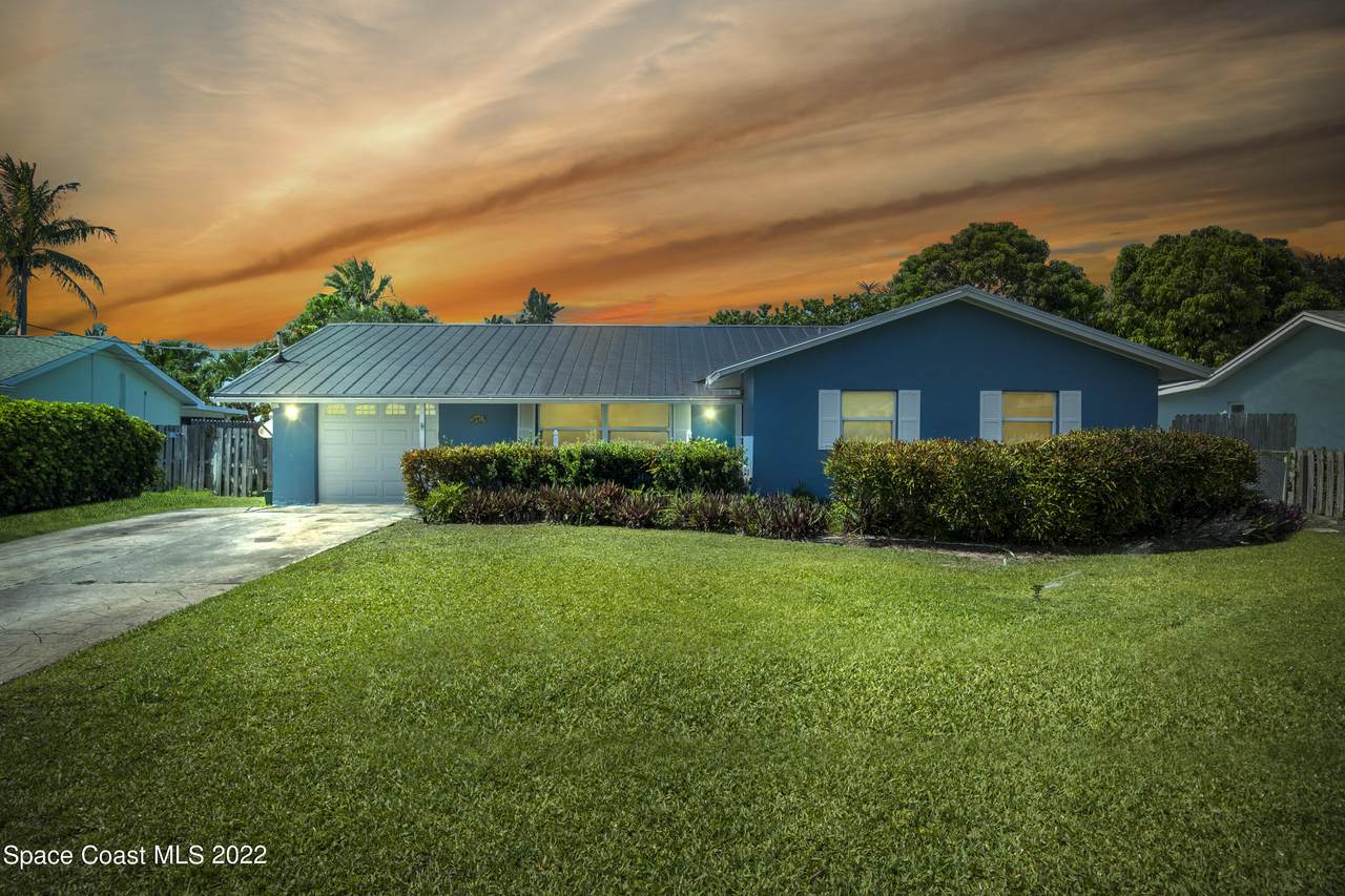 512 Dolphin Street - Photo 1