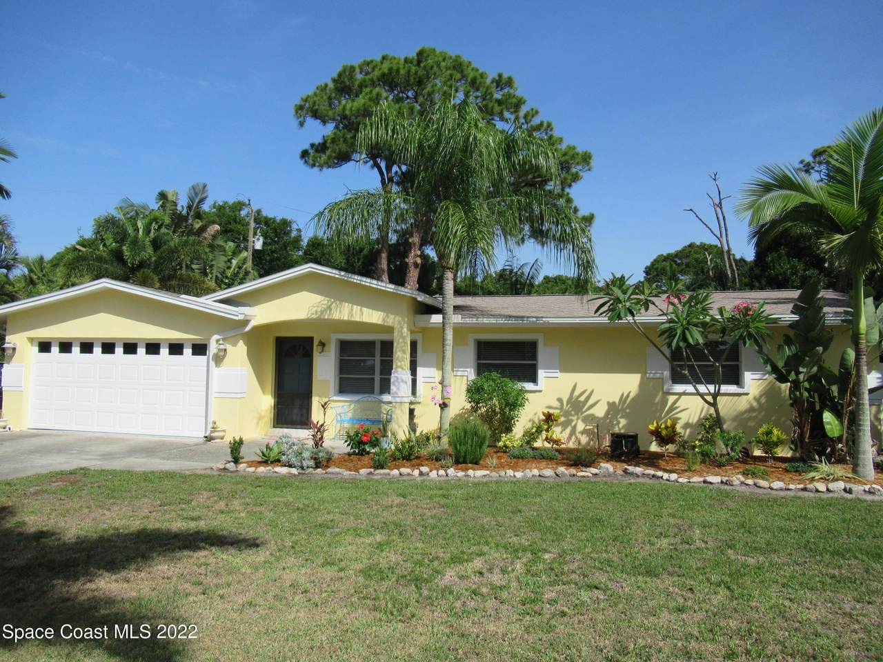 320 Brentwood Court - Photo 1