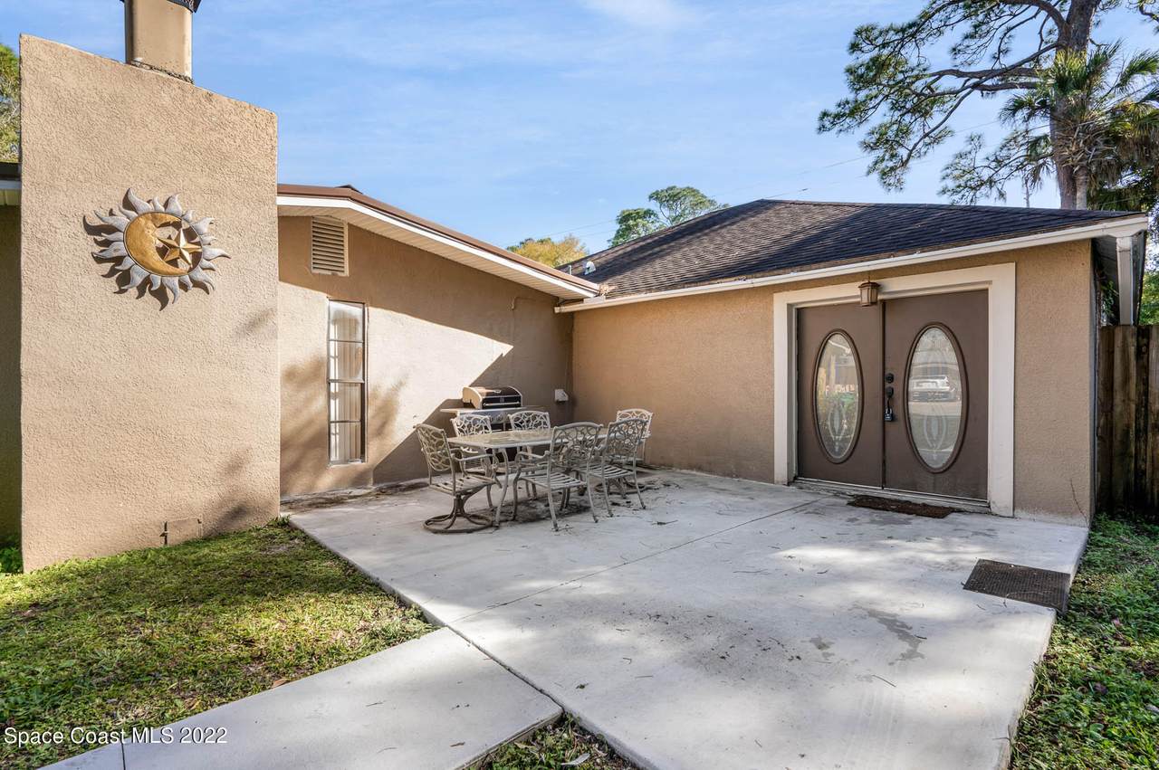 1043 Green Road - Photo 1